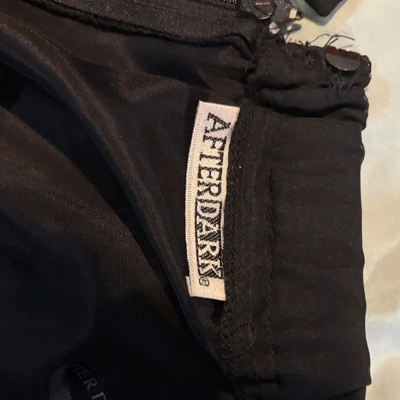 Chic Black Maxi Skirt - Picture 6 of 6